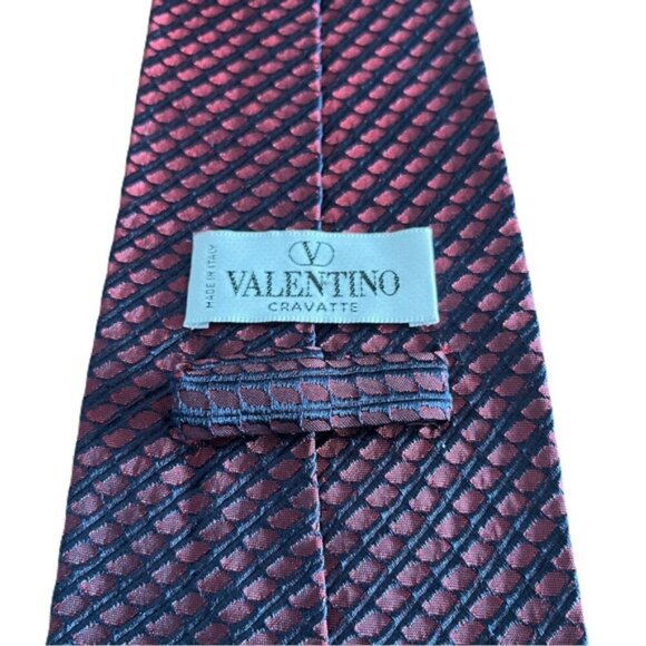 Valentino 57.5 x 4 Red with Geometric Pattern Mens Neck Tie - Picture 3 of 3